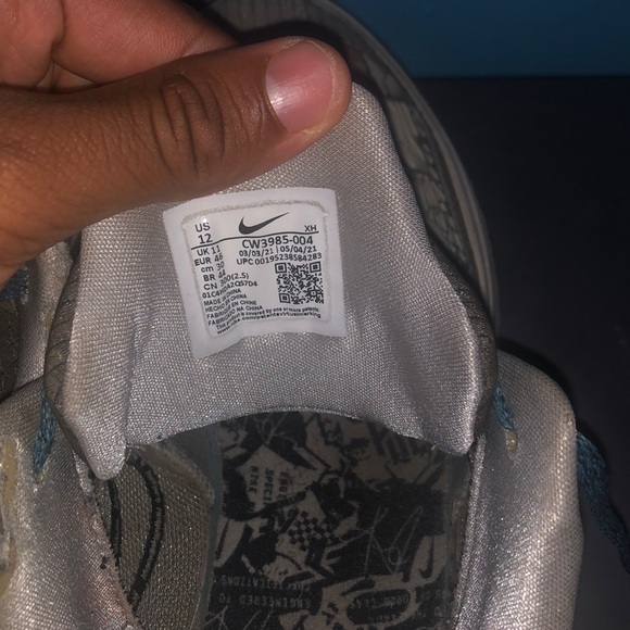 I’m selling size 12 nike kyrie basketball shoes - Picture 5 of 7